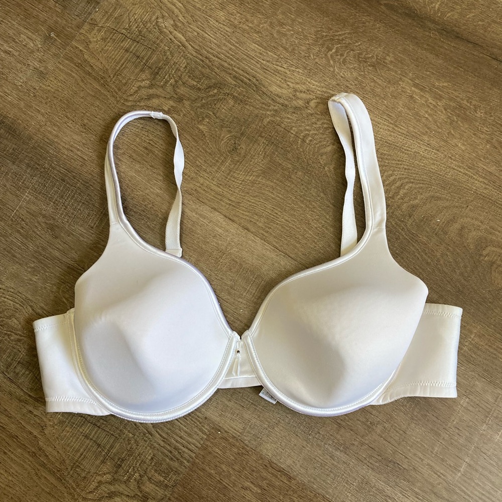 Vanity Fair Women’s White Lightly Lined Bra Size 40C